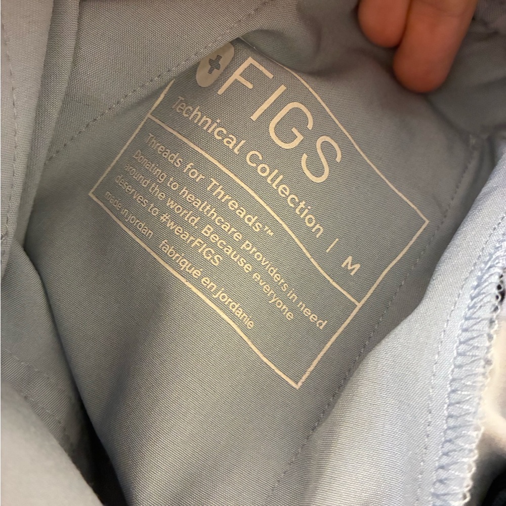 FIGS Dusty blue scrub set Catarina Top + Relaxed Jogger Pants; Size medium - Picture 5 of 6